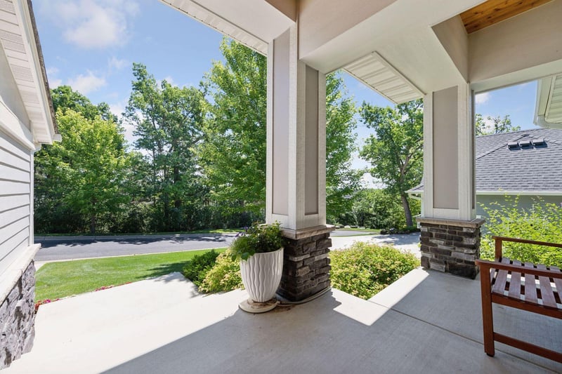 6300 Montee Dr, Eden Prairie, MN 55344