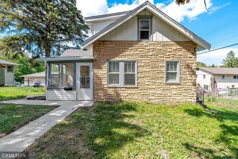 467 Ivy Ave E, Saint Paul, MN 55130