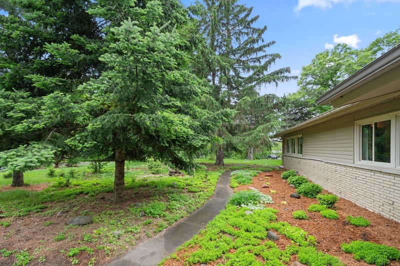 14 Overlook Rd, Dellwood, MN 55110