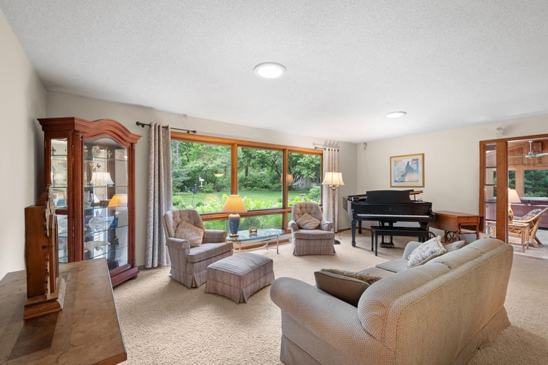 14 Overlook Rd, Dellwood, MN 55110