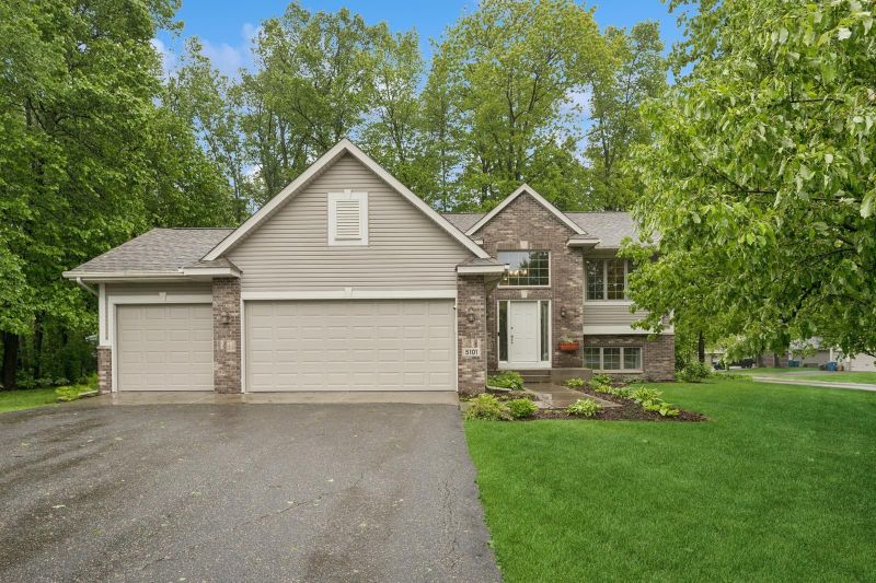 5101 201st St N, Forest Lake, MN 55025