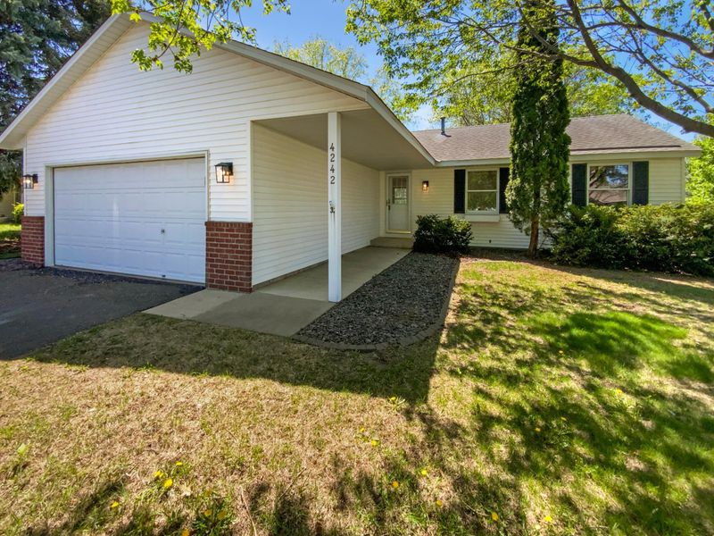 4242 156th St W, Rosemount, MN 55068