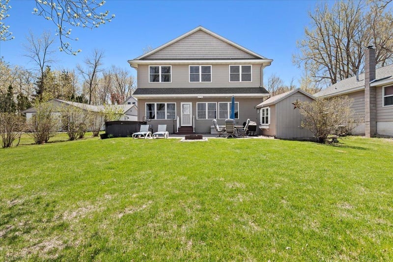 1108 Lakeview Dr, Waverly, MN 55390
