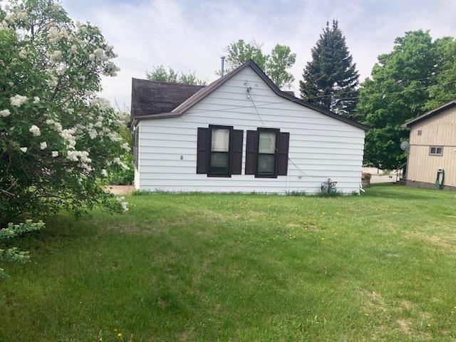 610 E 7th St, Starbuck, MN 56381