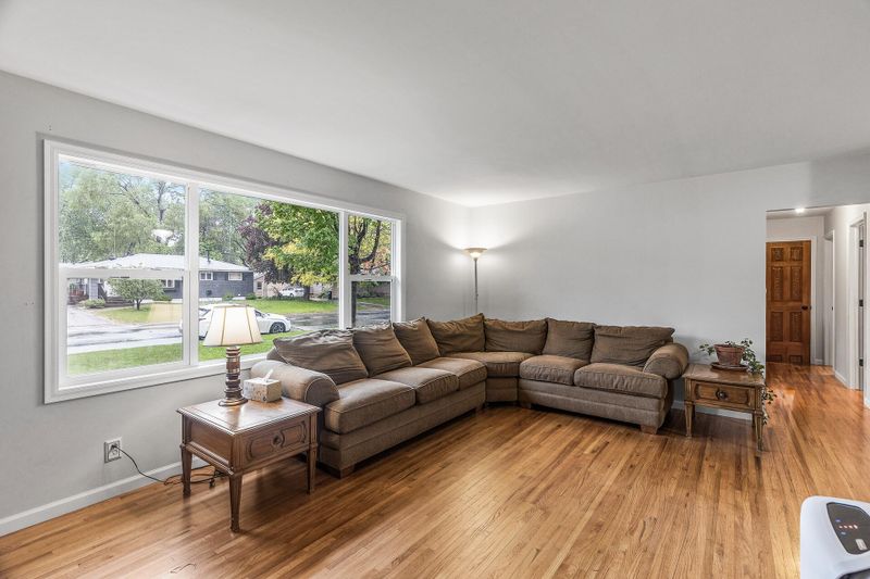 4346 Diamond Dr, Eagan, MN 55122