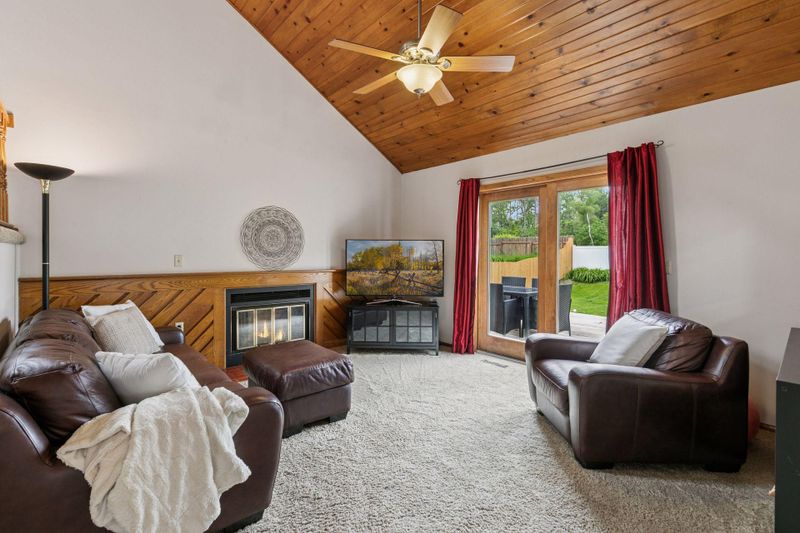 1039 Briar Creek Rd, Eagan, MN 55123