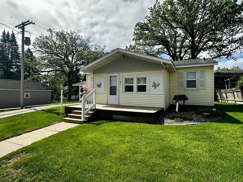 25 4th St SW, Harmony, MN 55939