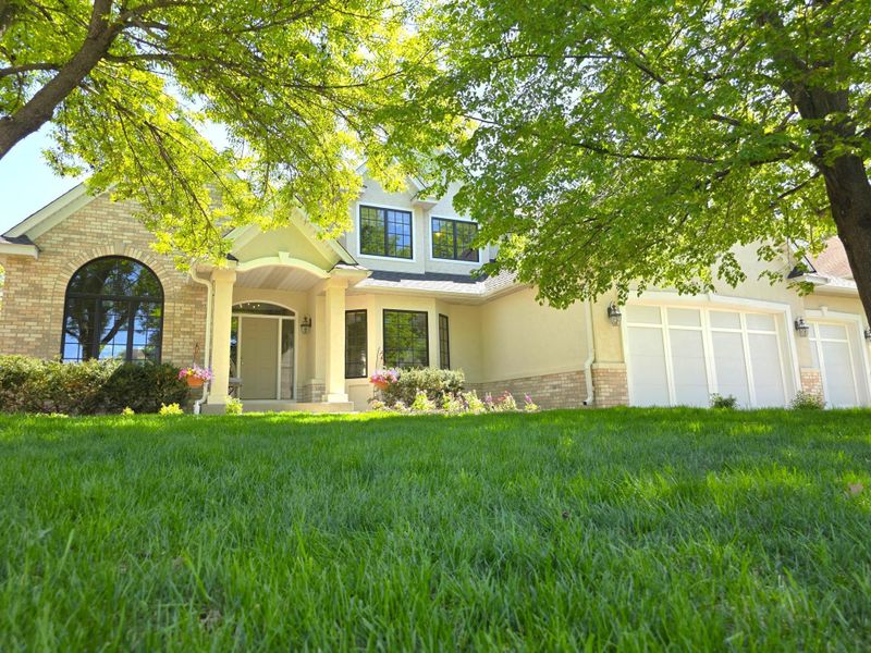 842 Bald Lake Ct, Eagan, MN 55123