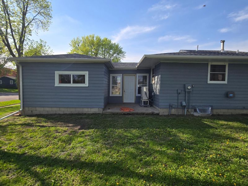 125 12th Ave NW, Waseca, MN 56093