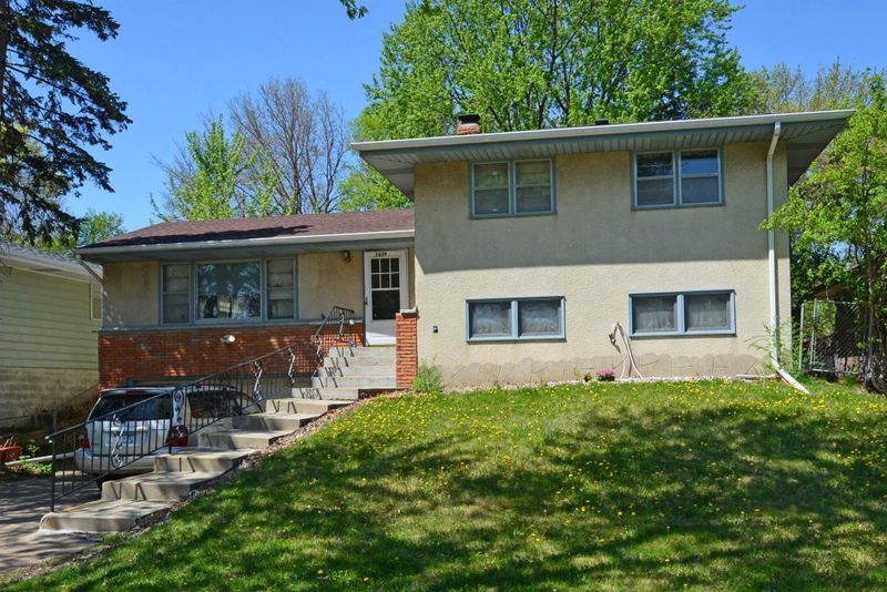 1639 Clarence St, Saint Paul, MN 55106