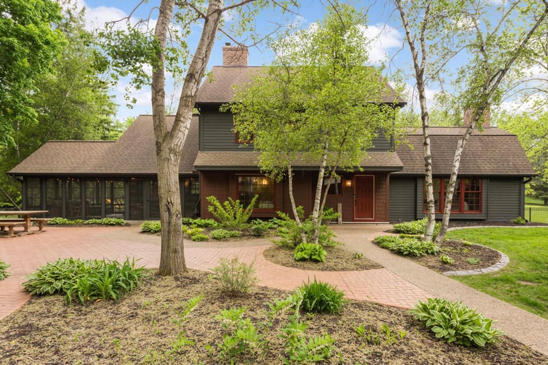 15513 Loop Rd S, Burnsville, MN 55306