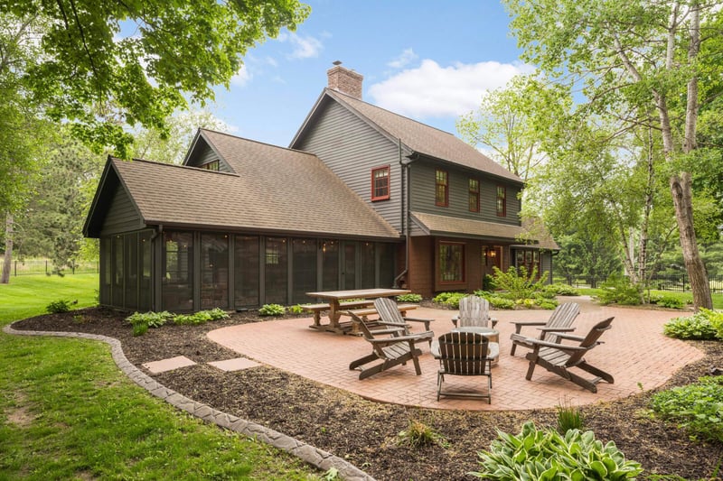 15513 Loop Rd S, Burnsville, MN 55306