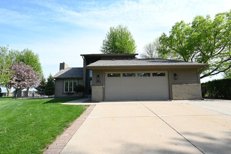 306 Windcrest Ln SE, New Prague, MN 56071