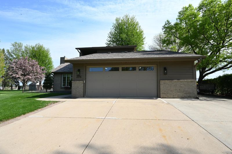 306 Windcrest Ln SE, New Prague, MN 56071