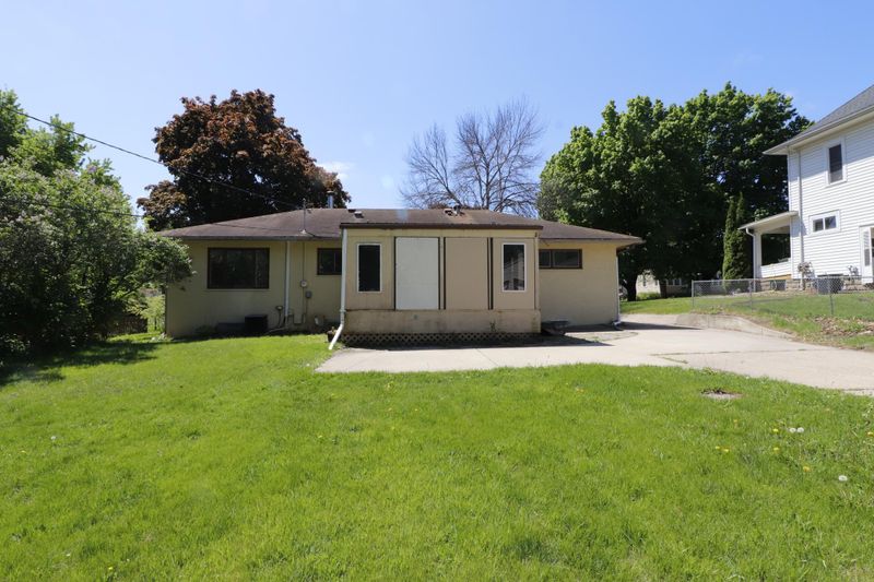 718 1st St SW, Faribault, MN 55021