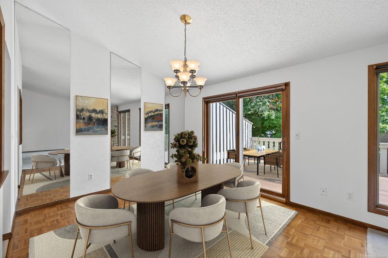 5709 Hyland Courts Dr, Bloomington, MN 55437
