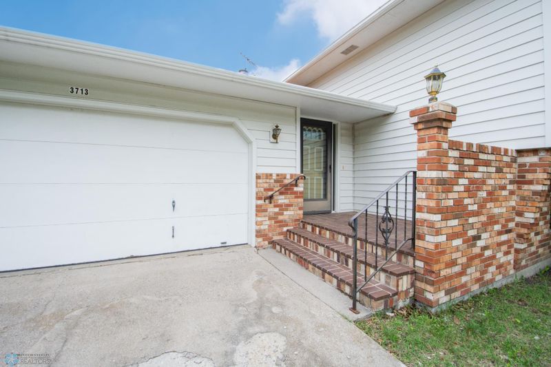 3713 4th St S, Moorhead, MN 56560