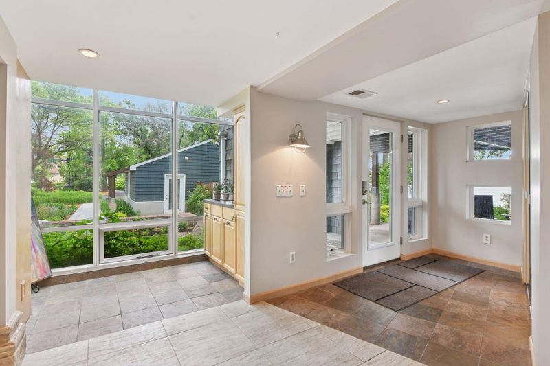 5016 Shady Oak Rd S, Minnetonka, MN 55343