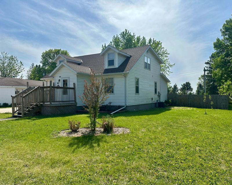 401 Lorrain St, Milroy, MN 56263