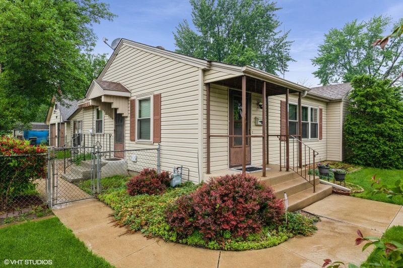 718 Atwood St S, Shakopee, MN 55379