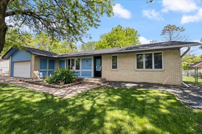 10251 Nightingale St NW, Coon Rapids, MN 55433