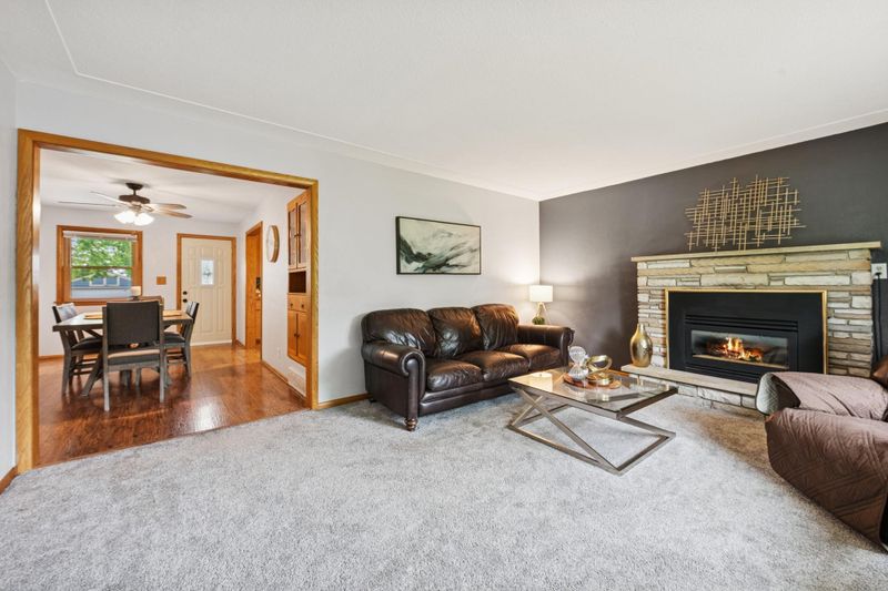 621 Irving Ave NW, Elk River, MN 55330