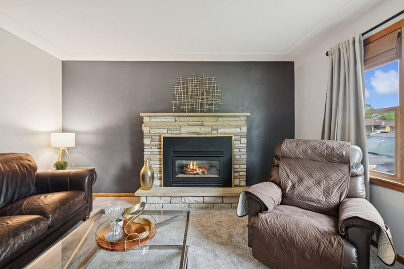 621 Irving Ave NW, Elk River, MN 55330