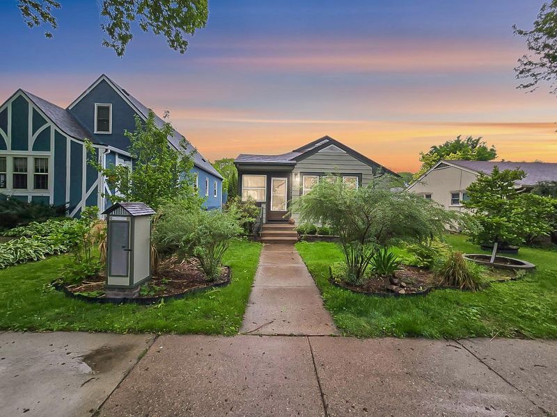 1093 Smith Ave S, West Saint Paul, MN 55118
