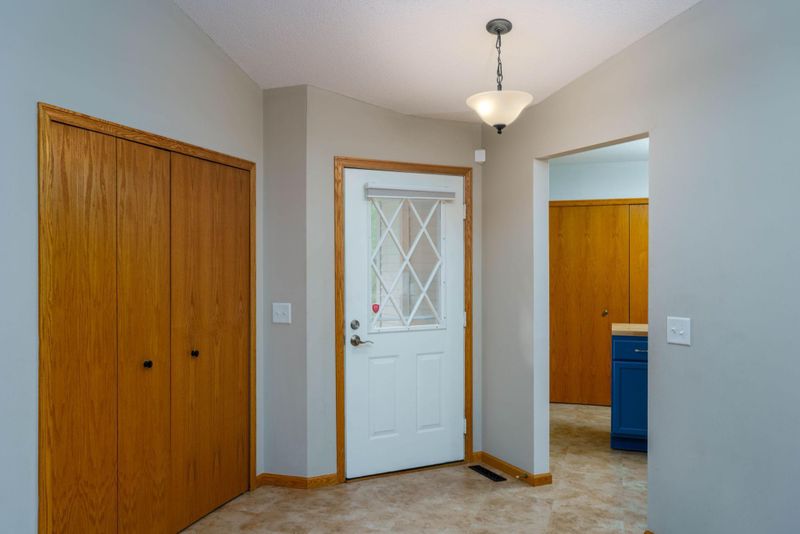 532 Sterling St S, Maplewood, MN 55119