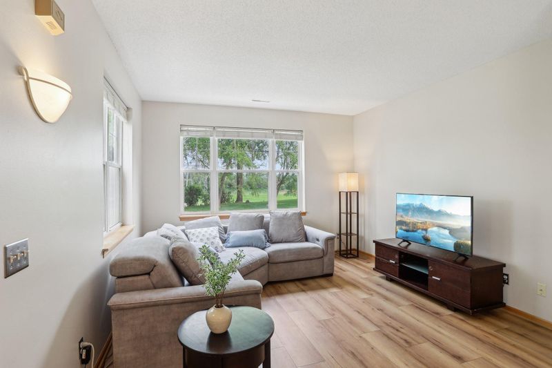 1548 Liberty Cir, Shakopee, MN 55379