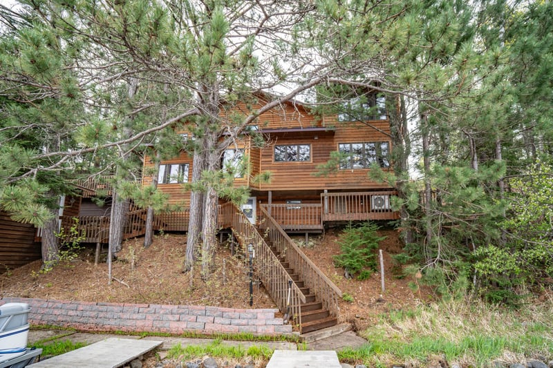 8845 Pequaywan Lake Rd, Duluth, MN 55803