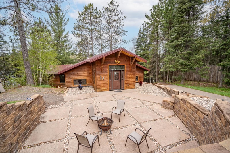 8845 Pequaywan Lake Rd, Duluth, MN 55803