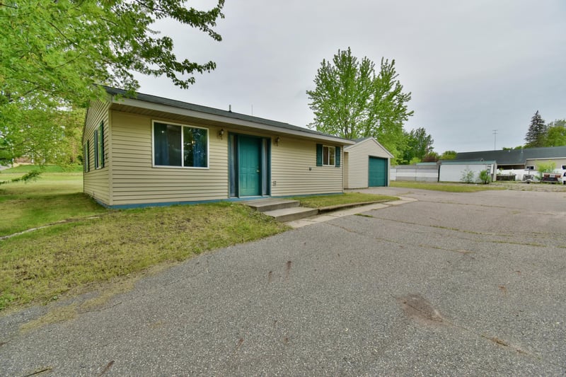 160 Cedar St, Holdingford, MN 56340