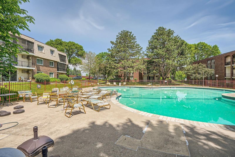 255 Westview Dr #305, West Saint Paul, MN 55118
