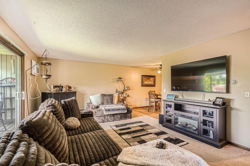 255 Westview Dr #305, West Saint Paul, MN 55118