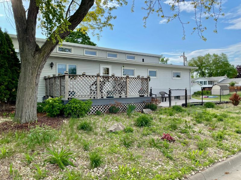 729 10th St E, Wabasha, MN 55981