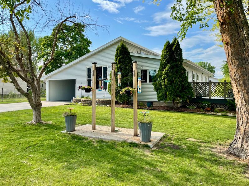 729 10th St E, Wabasha, MN 55981