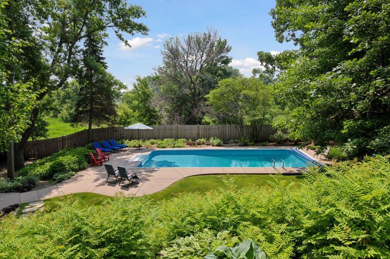 7517 Bent Bow Trl, Chanhassen, MN 55317