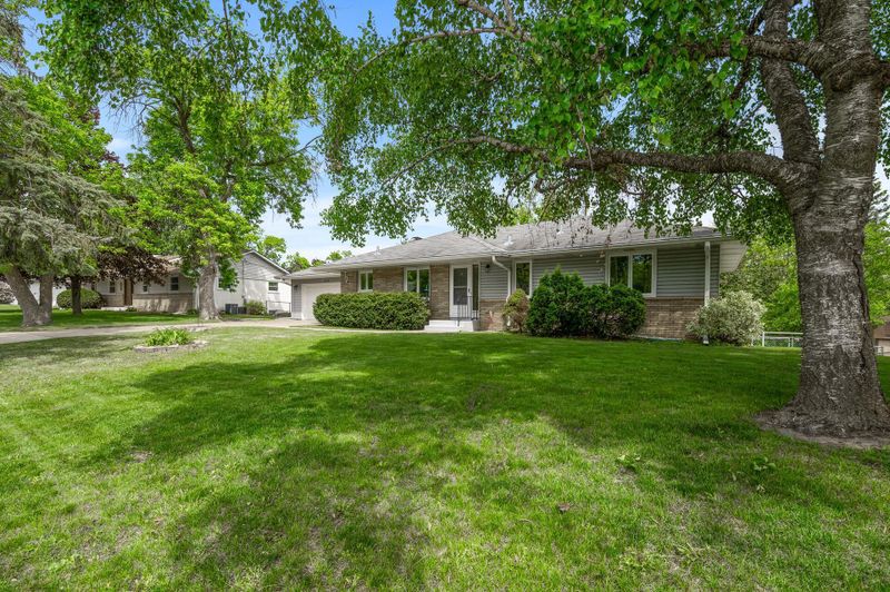 1213 Highview Dr, New Brighton, MN 55112