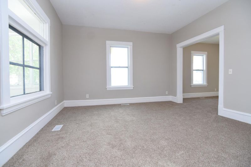 670 Van Buren Ave, Saint Paul, MN 55104