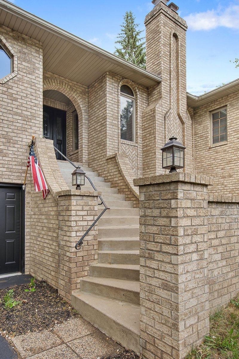 14510 Minnehaha Pl, Wayzata, MN 55391