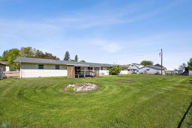 118 Eglon Ave SE, Glyndon, MN 56547