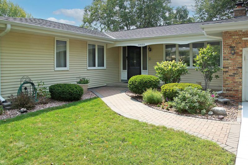 10033 Nord Rd, Bloomington, MN 55437