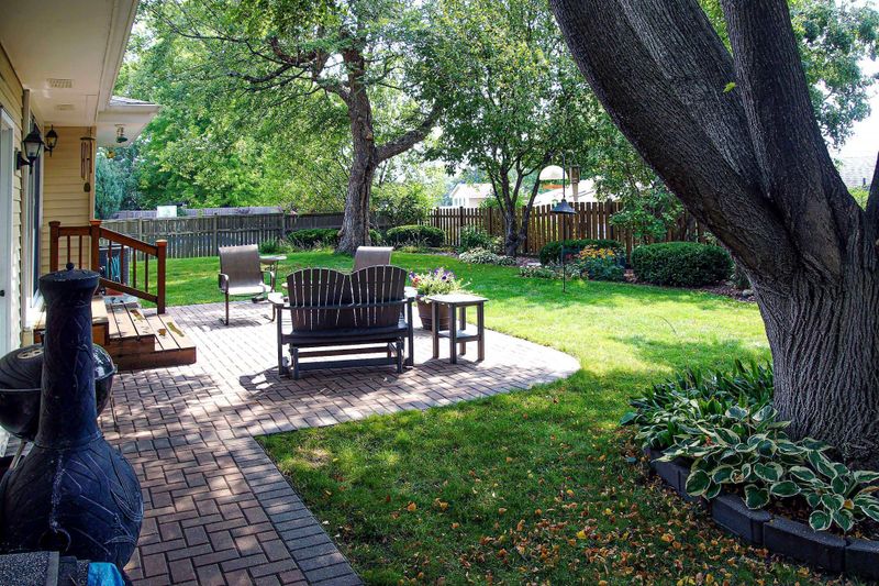 10033 Nord Rd, Bloomington, MN 55437