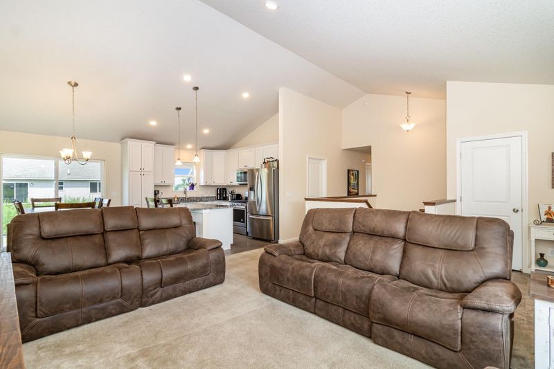 960 Ashford Rd, Belle Plaine, MN 56011