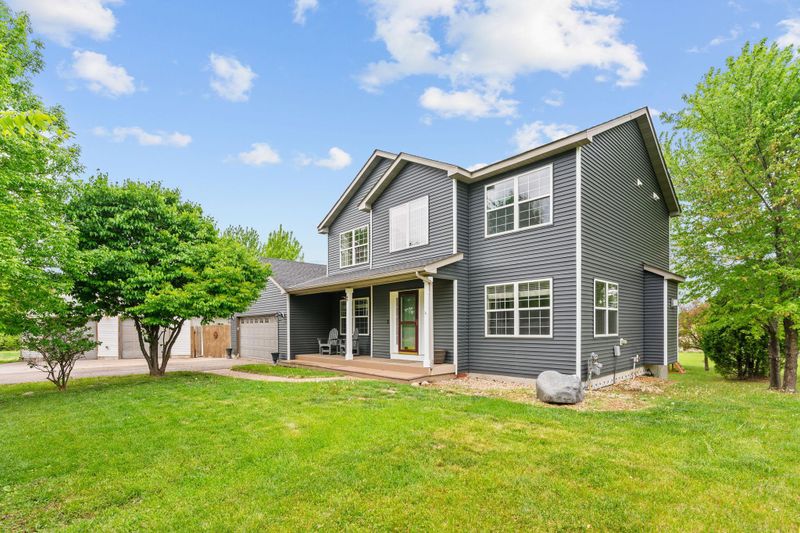 27385 Millicent Ln, Chisago City, MN 55013