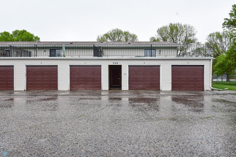 208 5th St NW #B, Dilworth, MN 56529