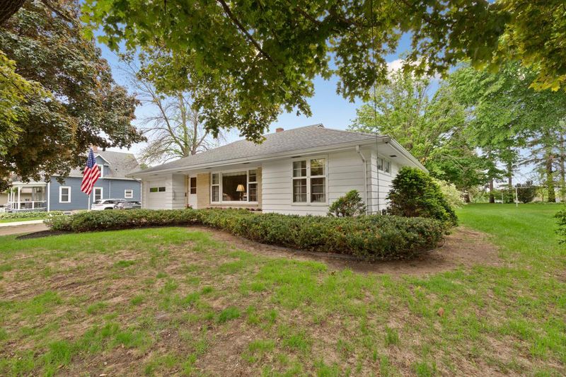 706 9th Ave SW, Faribault, MN 55021