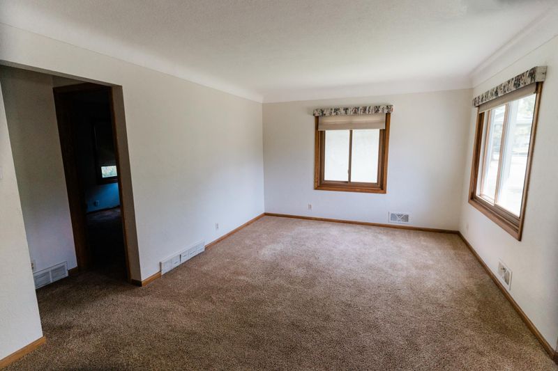 1651 5th St E, Saint Paul, MN 55106