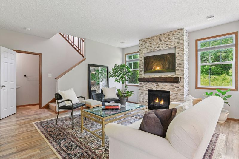 620 Ravencroft Rd, Waconia, MN 55387